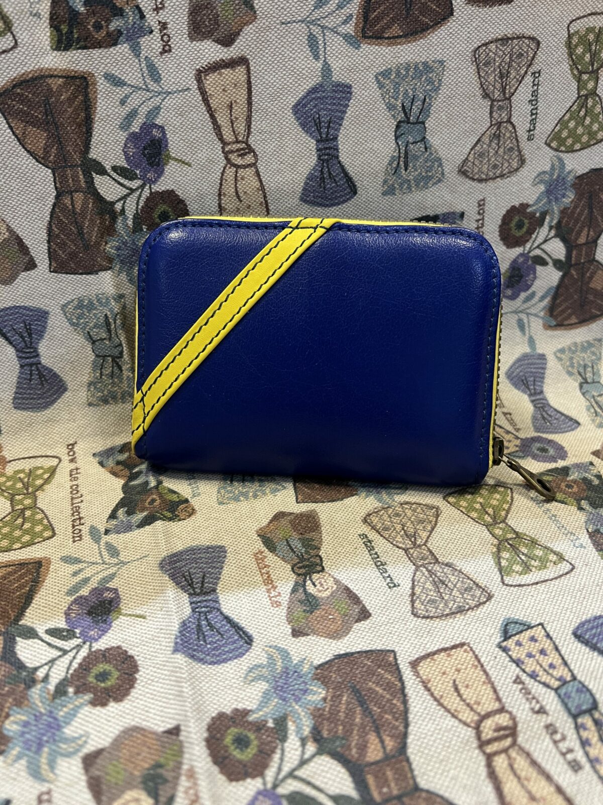 Porte monnaie zippé en cuir de vachette bleu et jaune