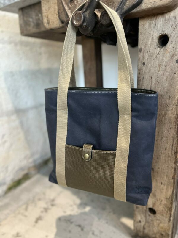 sac-cabas-cuir-velours-bleu-et-cuir-doré